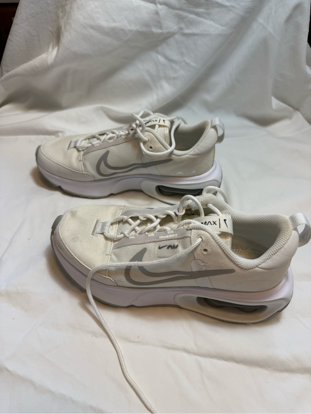 Nike Air Max INTRLK - White  Low-Top Sneakers Size 7